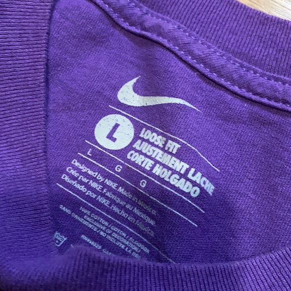 2011 Nike Center Swoosh Sneaker Short Sleeve - Picture 4 of 4